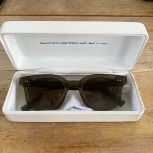 Gröna solglasögon från Chimi - Snygga gröna solglasögon från Chimi i fint skick, nypris ca 1300, 02 green