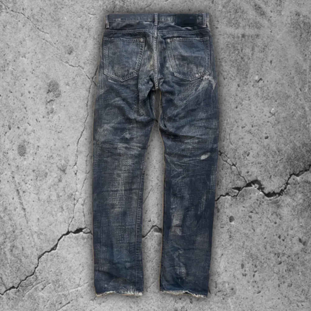 Jeans från Hysteric Glamour med en lite annorlundare stil än dom man brukar se🤌🏼 Fett bra condition och inga defekter vad jag har sett💯Pris är oklart så Hmu med bids. Hmu för mått eller frågor🫡. Farkut & Housut.