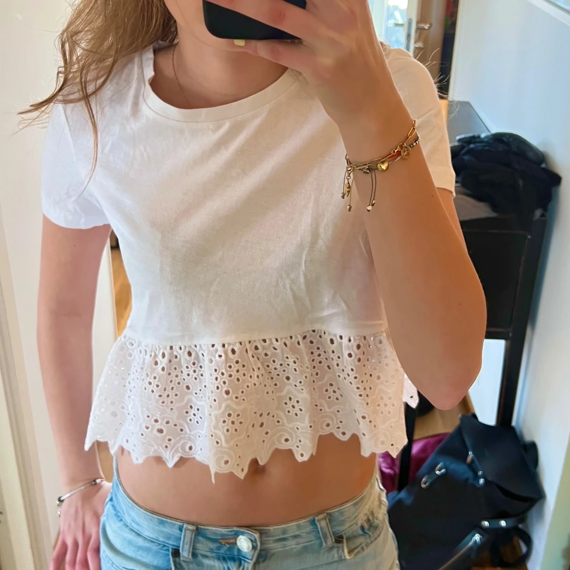 Vit kortärmad topp med spetsdetaljer - 1