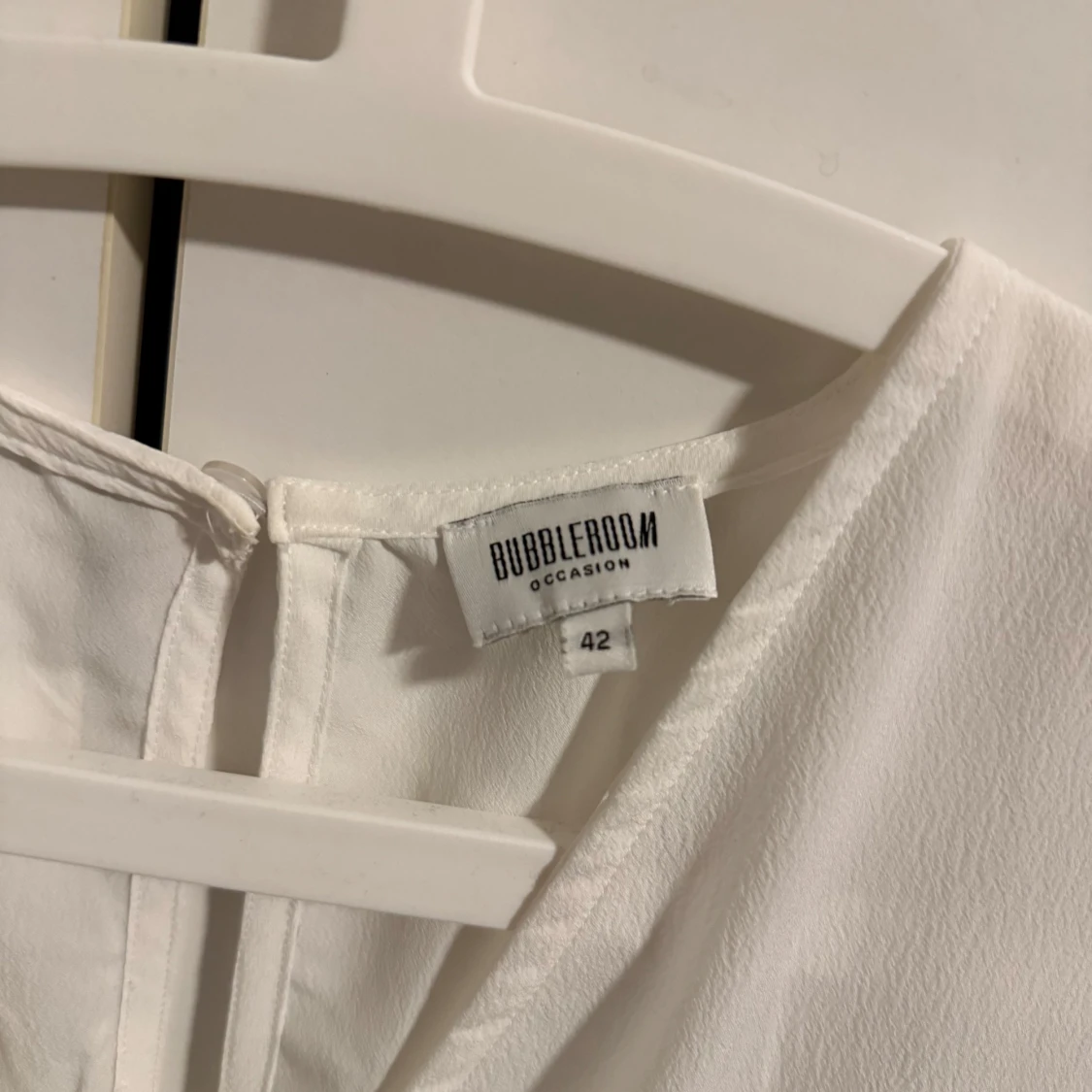 Vit omlottklänning från Bubbleroom - 2
