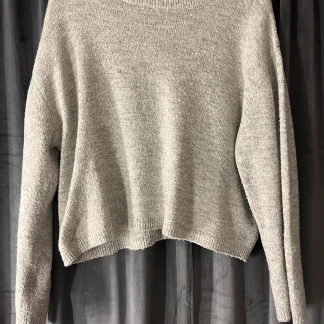 Grå stickad tröja från 157
