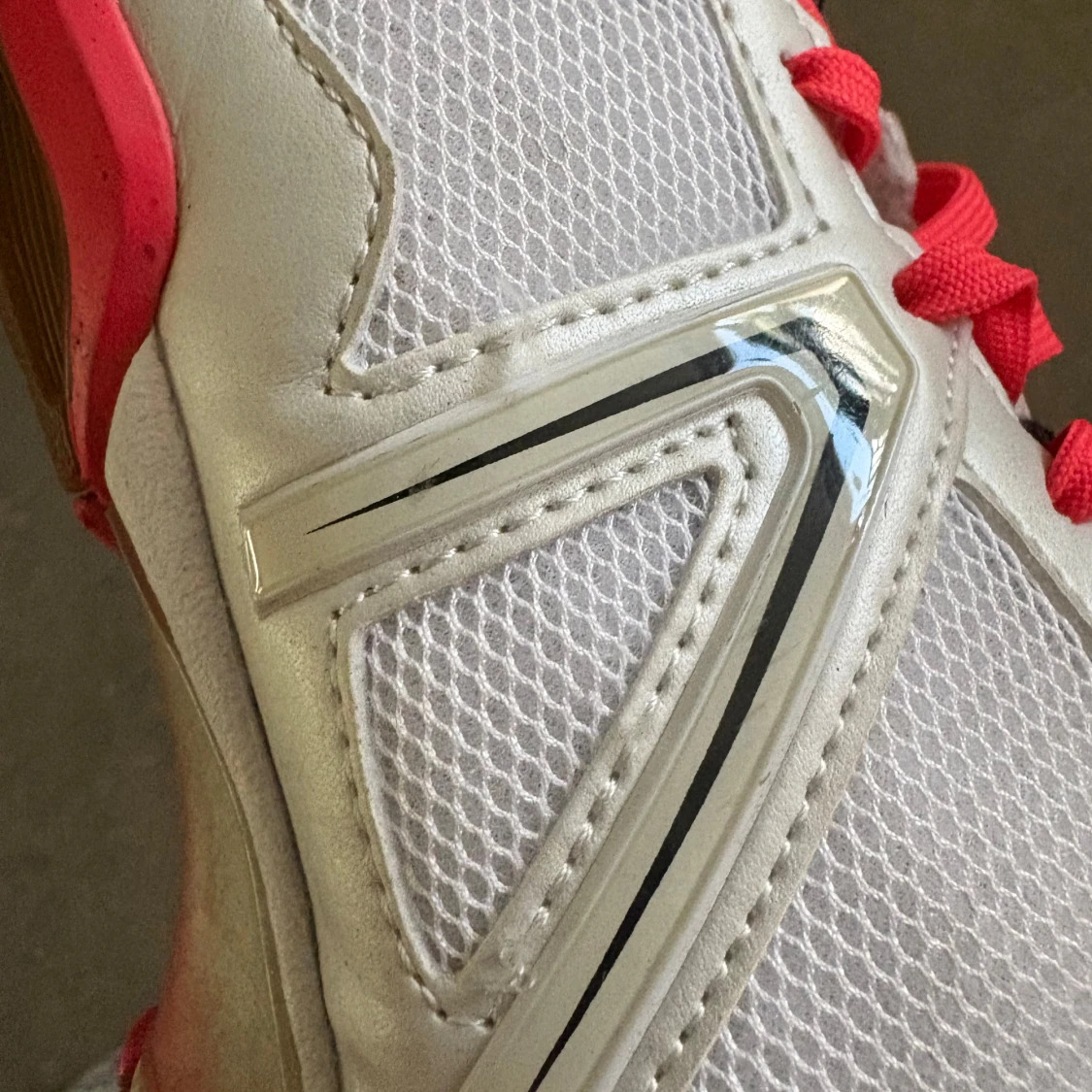 Vita sneakers från SOC - 3