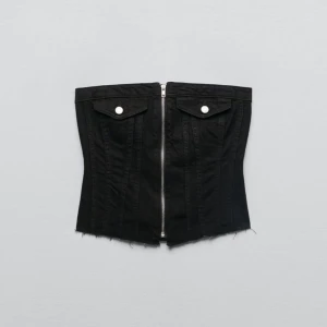 Svart tubtopp med dragkedja - Säljer denna jeans korsett från zara 