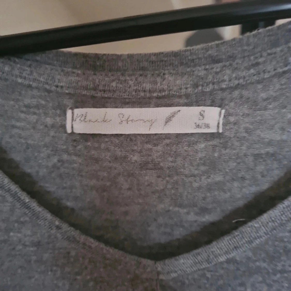 Grå v-ringad t-shirt S - 3