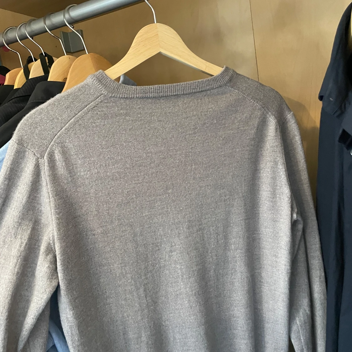 Grå stickad cashmere tröja - 1