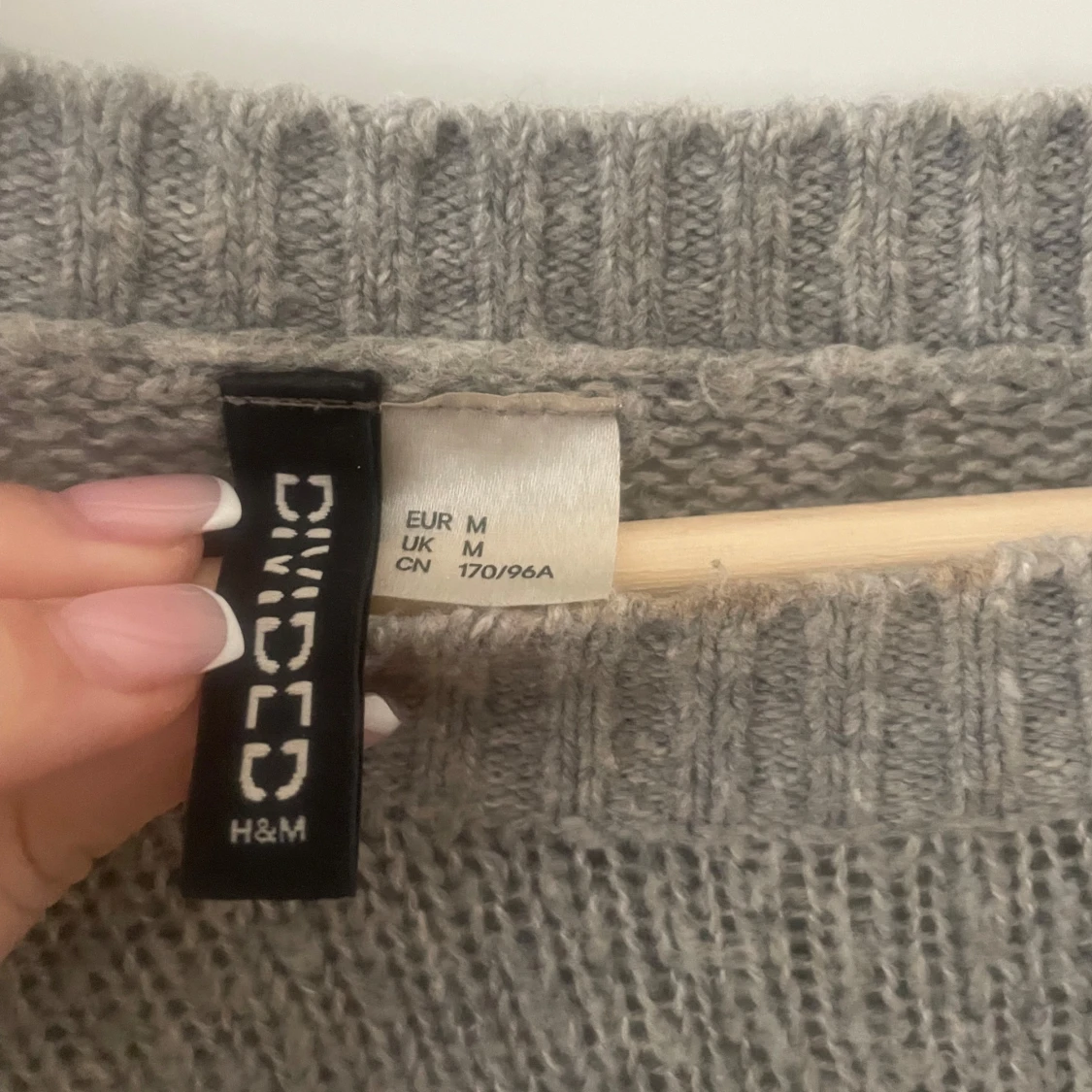 Grå croppad stickad tröja från H&M Divided - 1