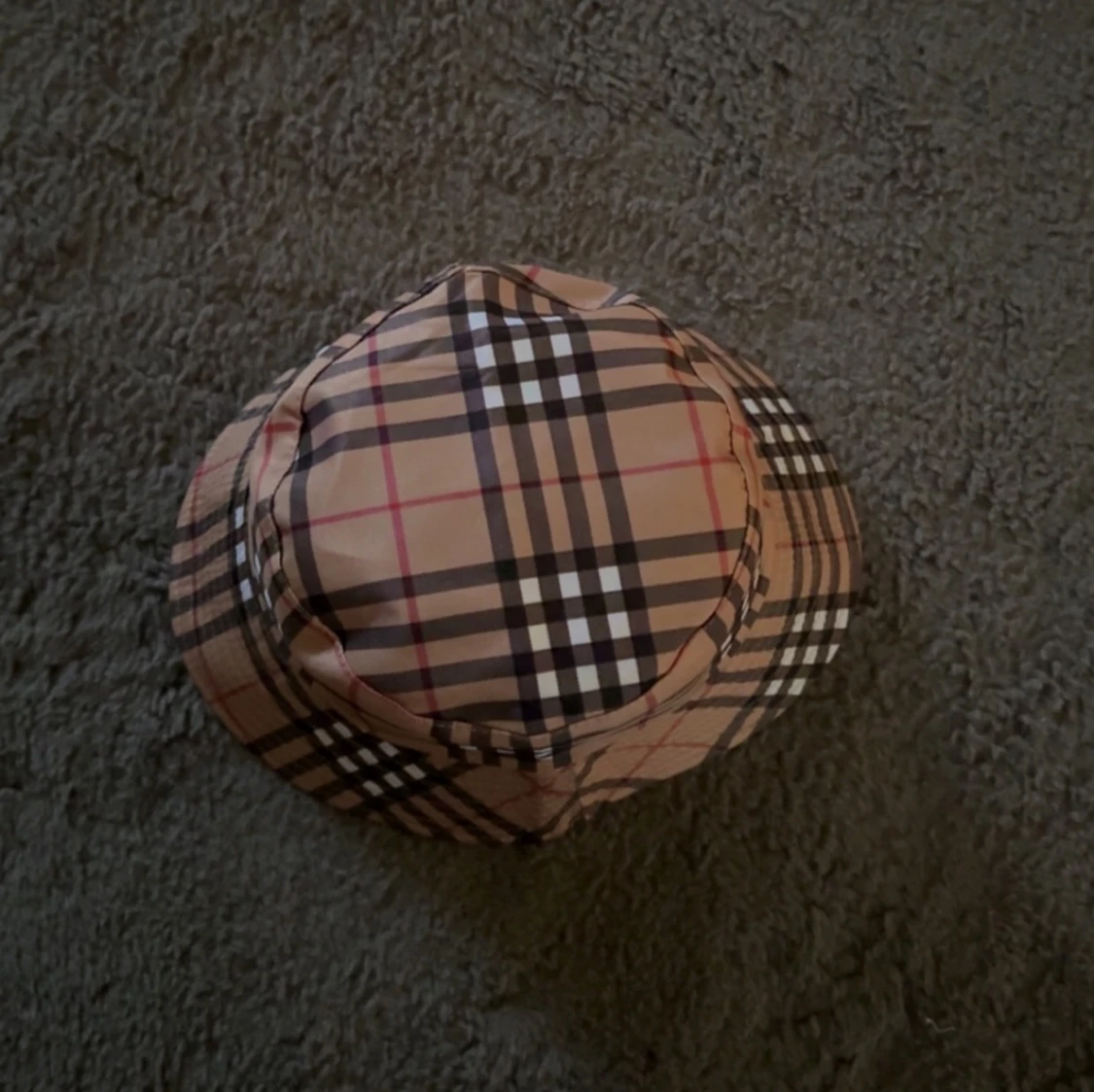 Beige rutig bucket hat från burberry  - 2