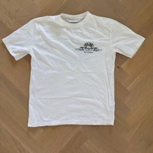 t-shirt från Juicy Couture - Säljer denna fantastiska  t-shirt från Juicy Couture 