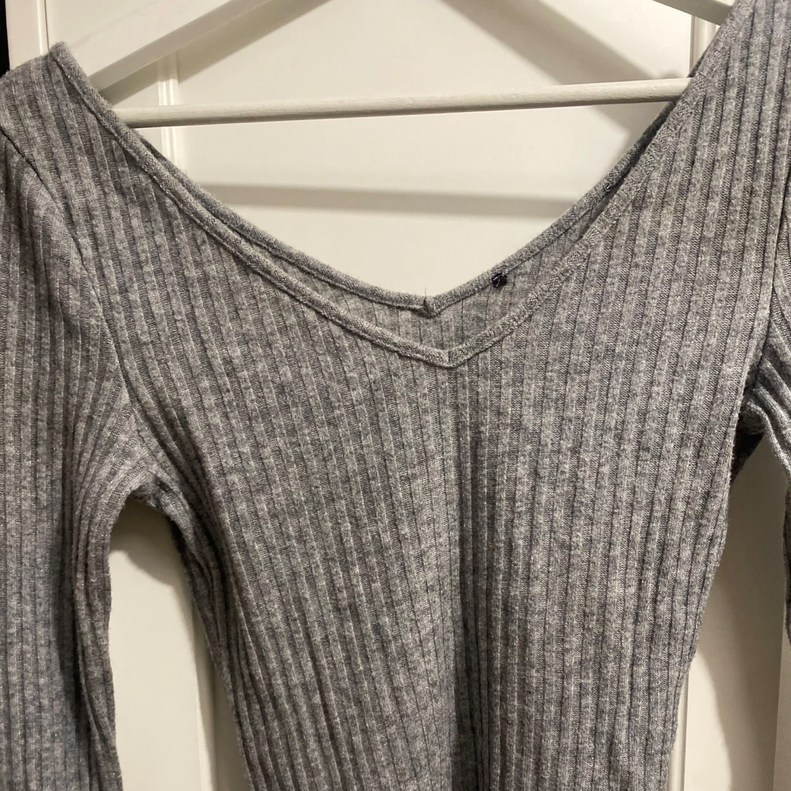 Grå offshoulder tröja från Bik bok  - 3