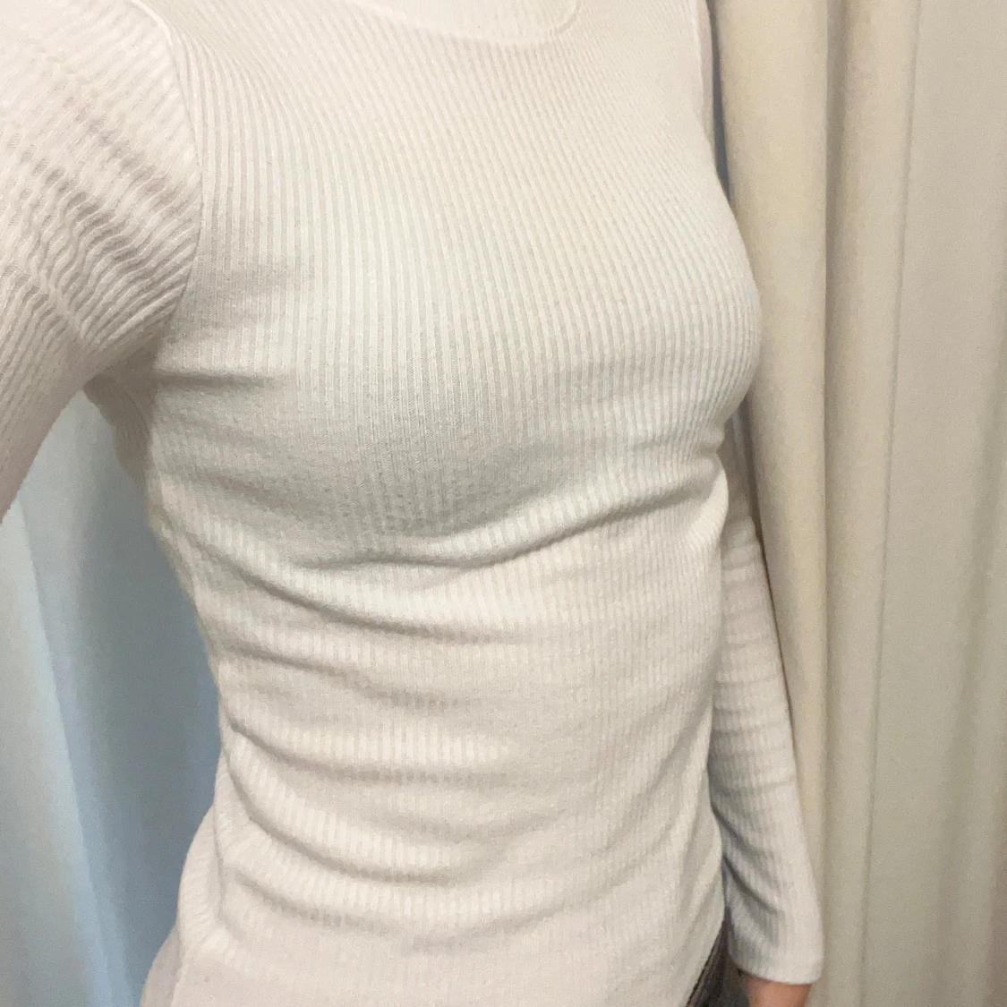 Vit ribbad långärmad topp - 1