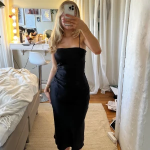 Klänning - Super fin klänning i satin material