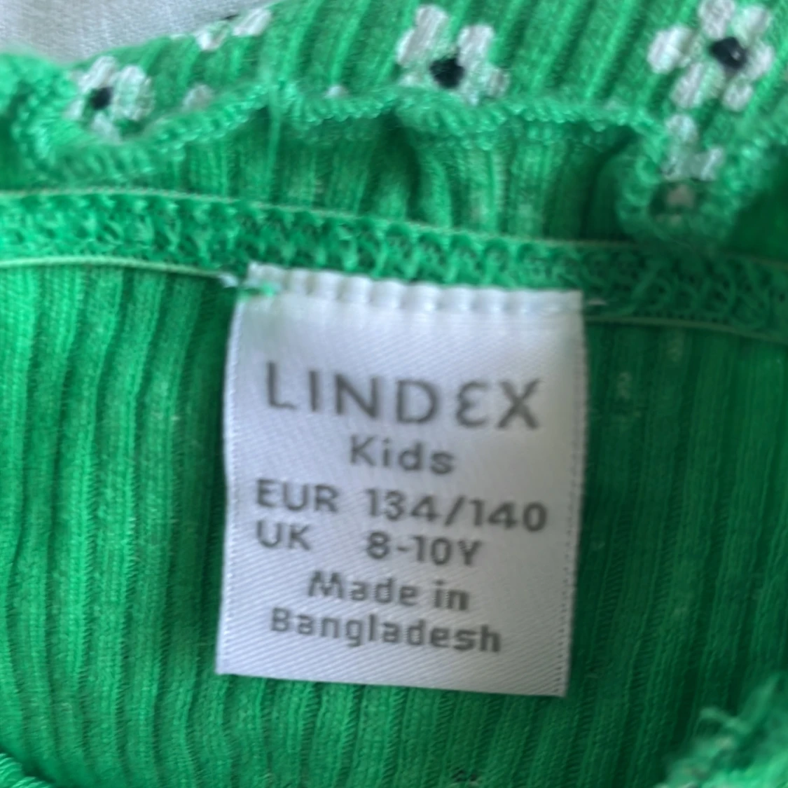 Grön blommig topp från Lindex - 2