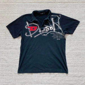 Diesel piké  - Fetaste Diesel pikétröja med tryck fram🤩🤩, Stl Xl men passar som M