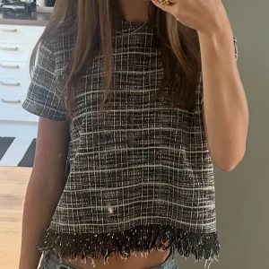 T-shirt  - Jättefin tröja som knappt är använd, inga defekter på🙌🏻💕Vet inte vilket märkte så jag köpt den på Plick 