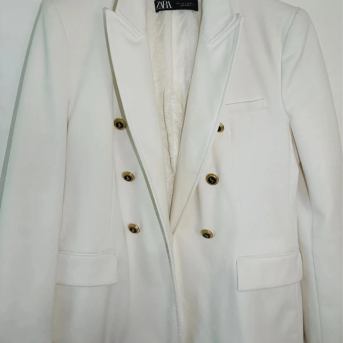 Vit kavaj med guldknappar från Zara Passar M-L-Xl - 1