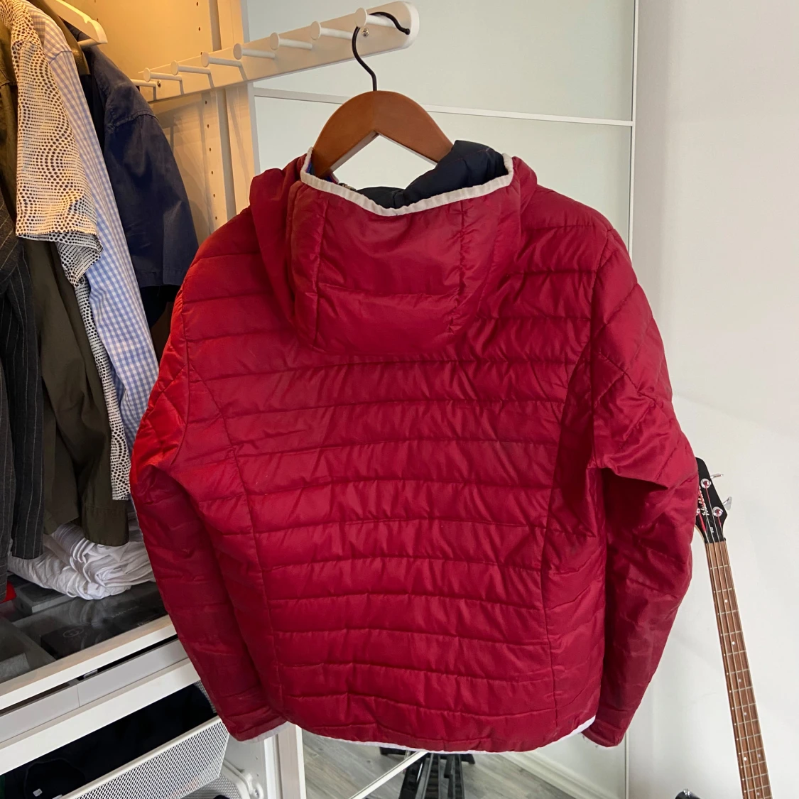 Röd pufferjacka från Colmar - 1