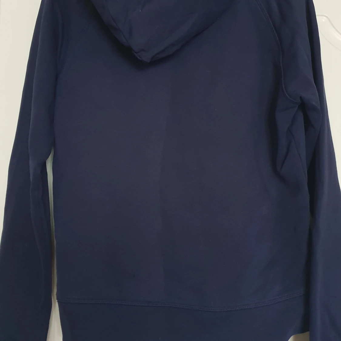 Mörkblå hoodie från Gant - 1