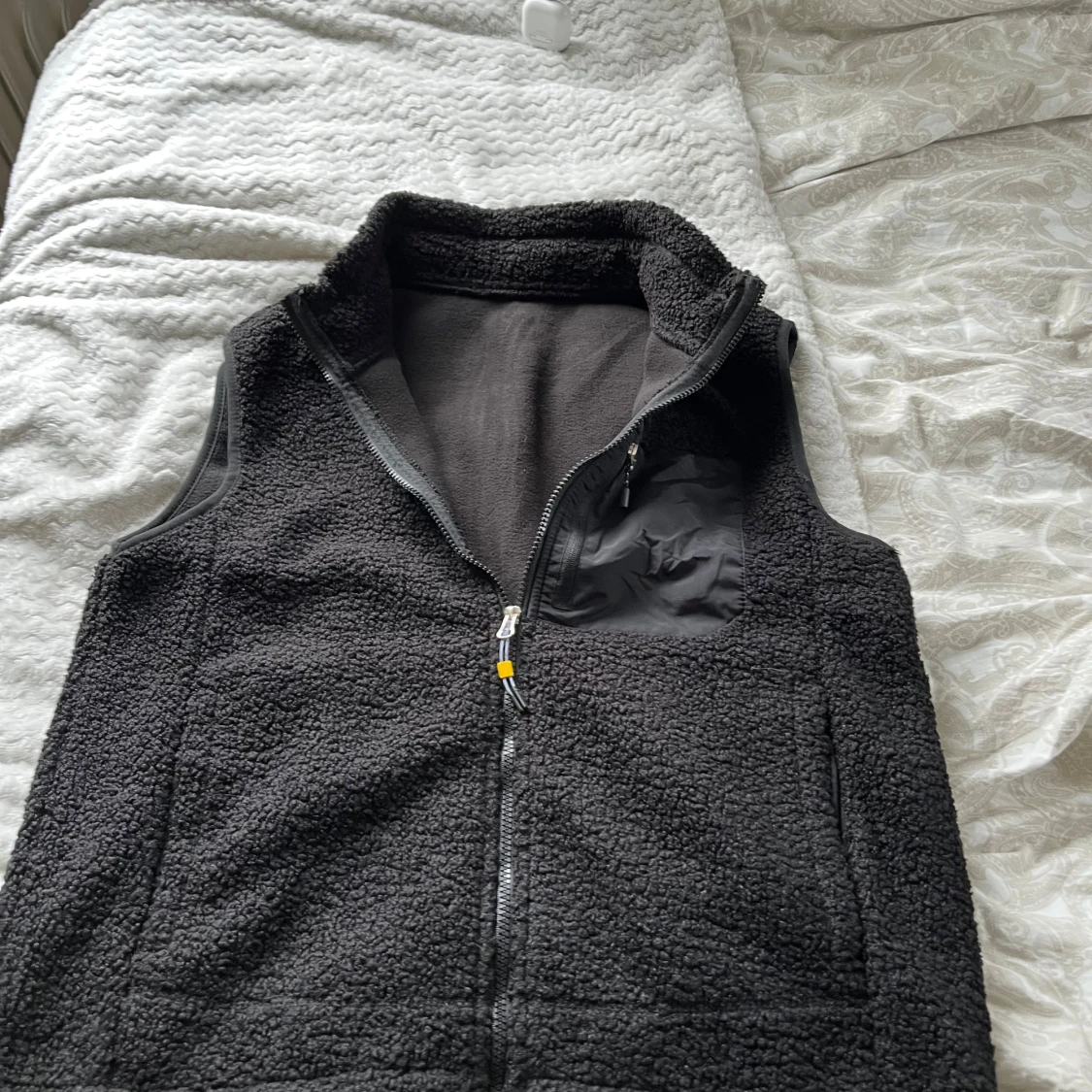 Svart fleeceväst  - 1