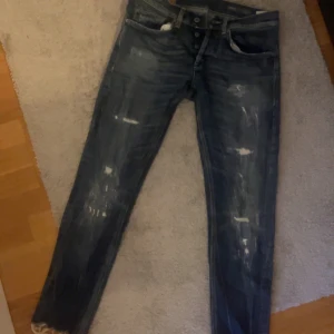 Dondub George Jeans - Dondup George jeans i storlek 30. Säljer för jag inte använder dom mer. Skriv gärna för fler bilder eller frågor.