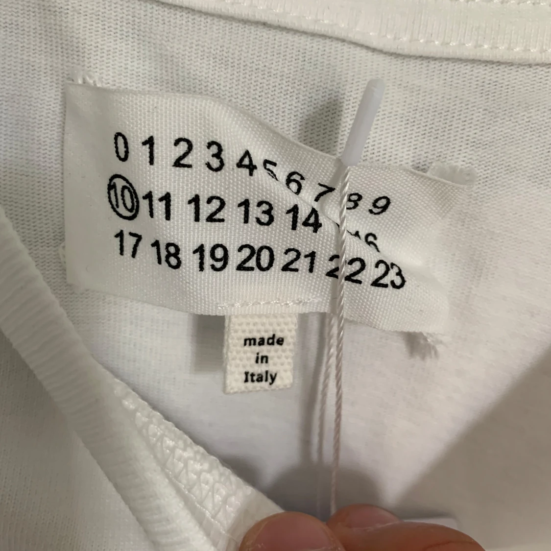 Vit t-shirt från Maison Martin Margiela - 2