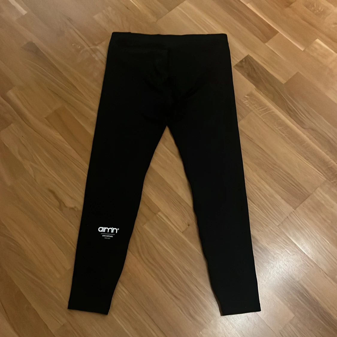 Lågmidjade svarta leggings från Aim'n - 1