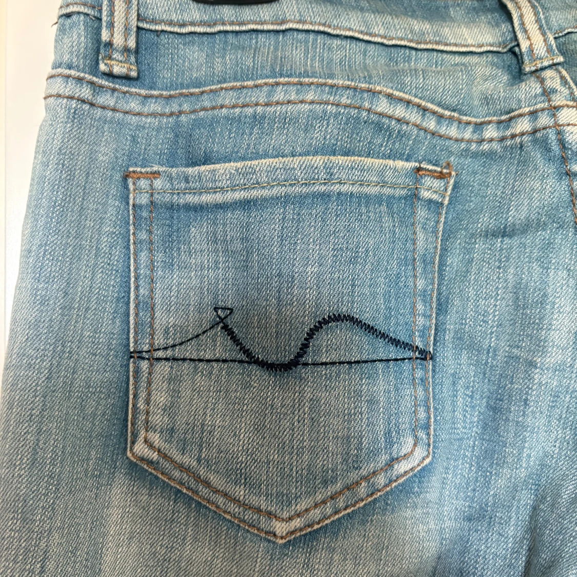 Ljusblå bootcut jeans  - 2