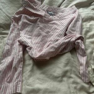 Rosa och vit randig omlottblus  - Jätte söt topp från pull and bear 💕💕