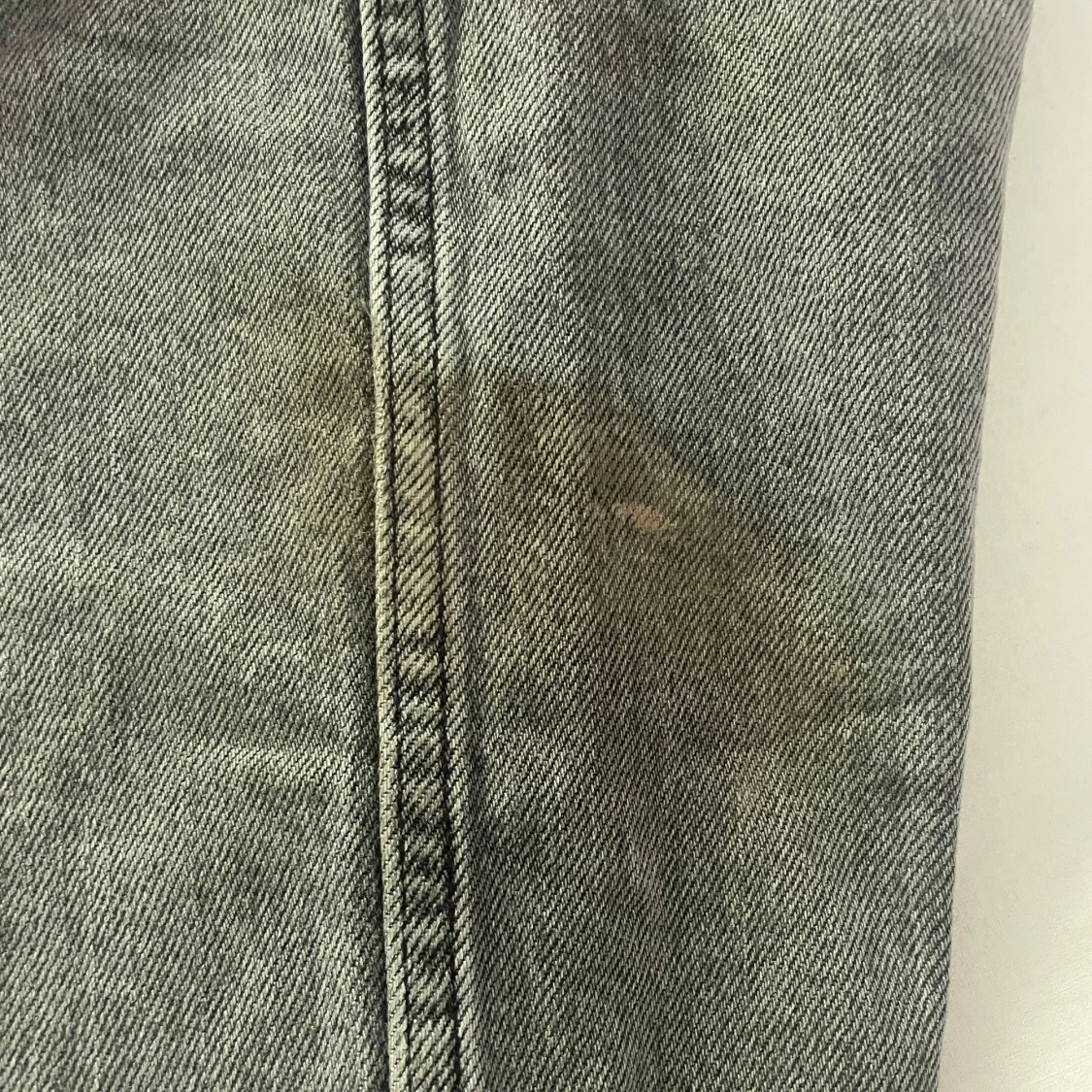 Grå flared jeans från Gina Tricot - 4