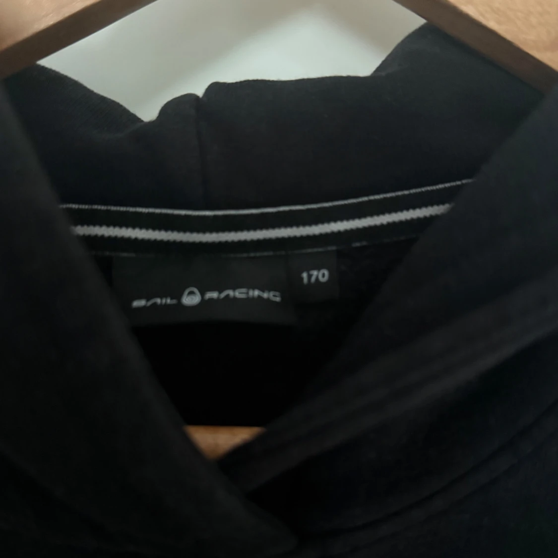 Svart Sail Racing hoodie  - 2