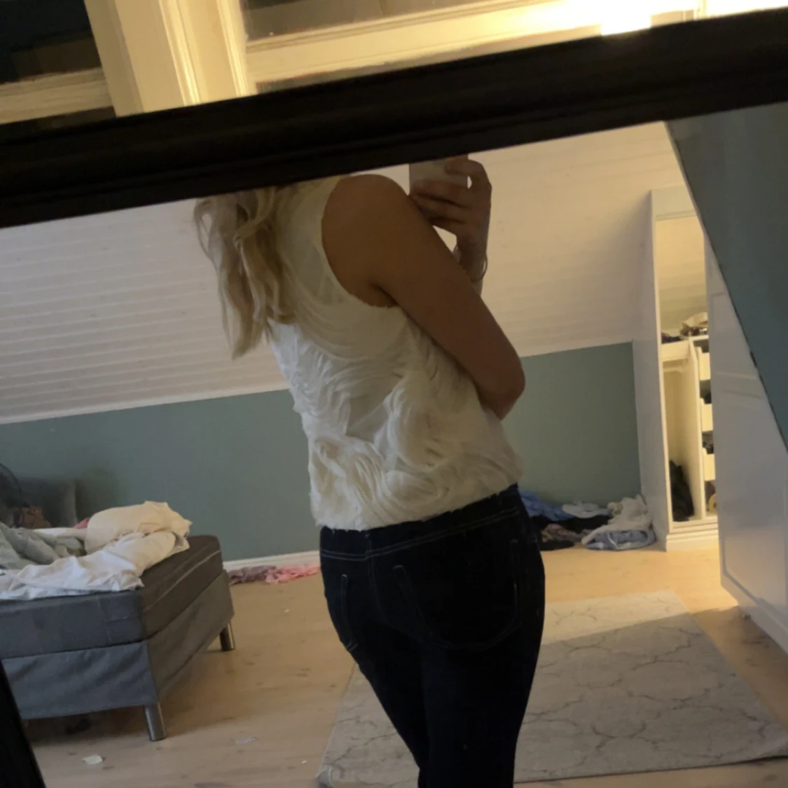 Vit ärmlös linnetopp med struktur - 2