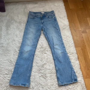 Ljusblå bootcut jeans - Snygga ljusblå jeans med bootcut low waist!💖 