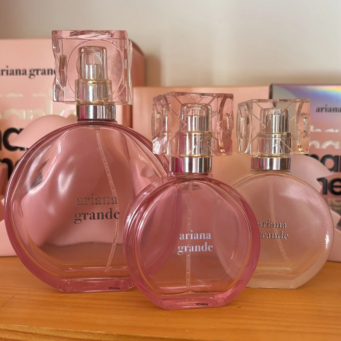 Ariana Grande parfymflaskor - 1