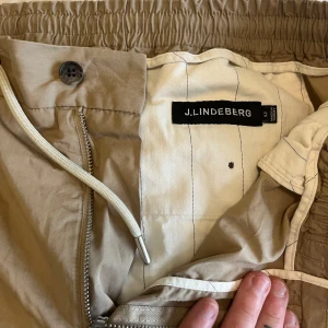 Byxor  J.Lindeberg, strl 52 - Säljer ju pga ingen användning