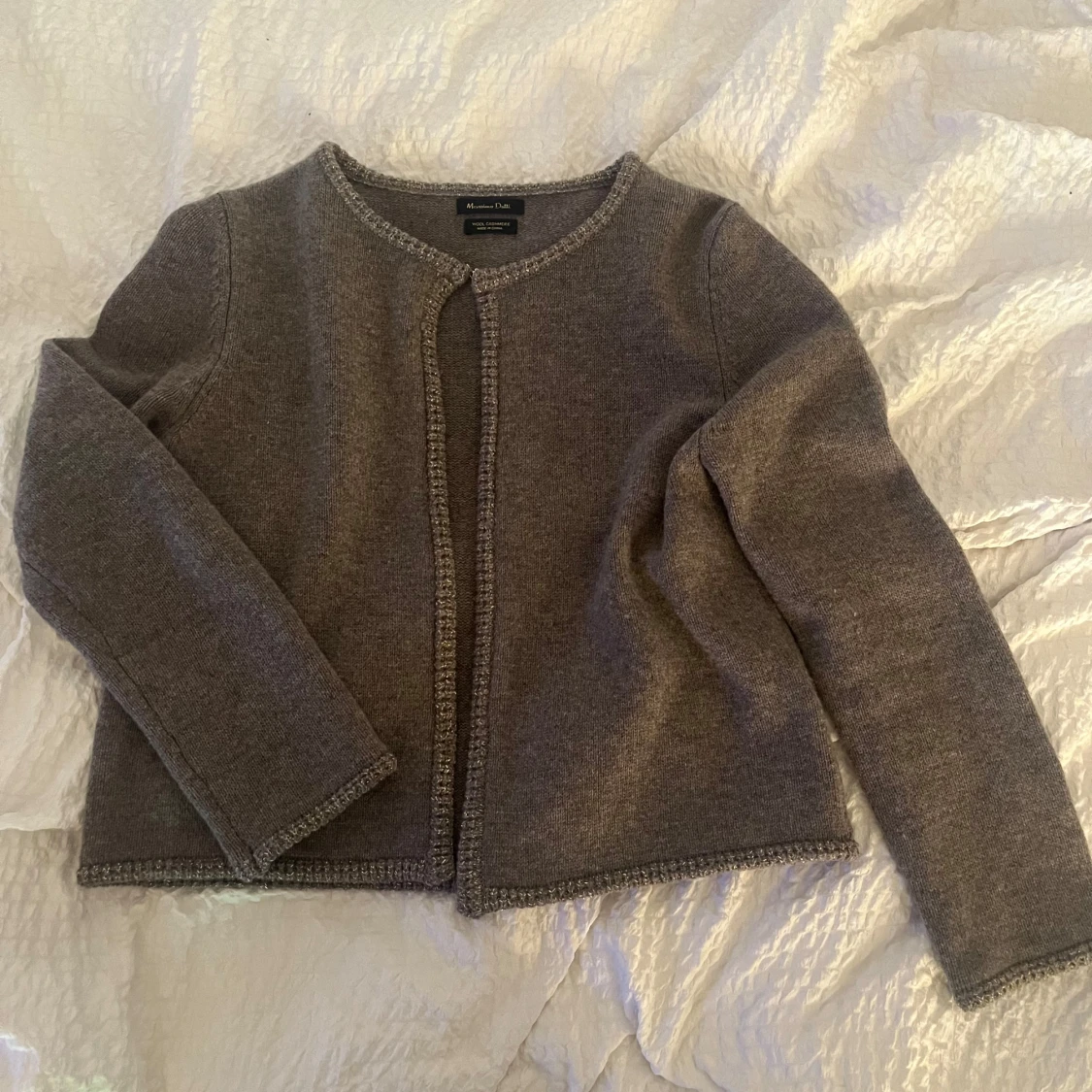 Grå kofta i ull och kashmir från Massimo Dutti