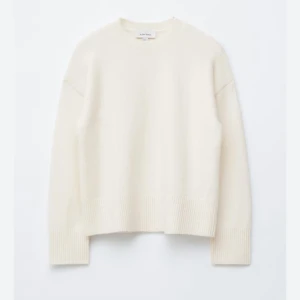 Vit stickad tröja från & Other Stories - Supermjuk  vit stickad tröja från & Other Stories. Ordinarie pris 550kr. Passar storlek Xs-m