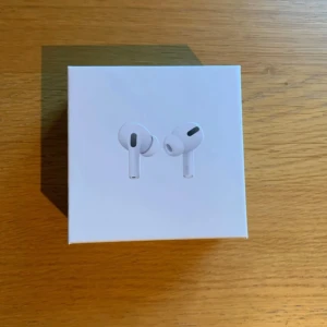 AlRPODS pro 2 -  nya och fraktar direkt.
