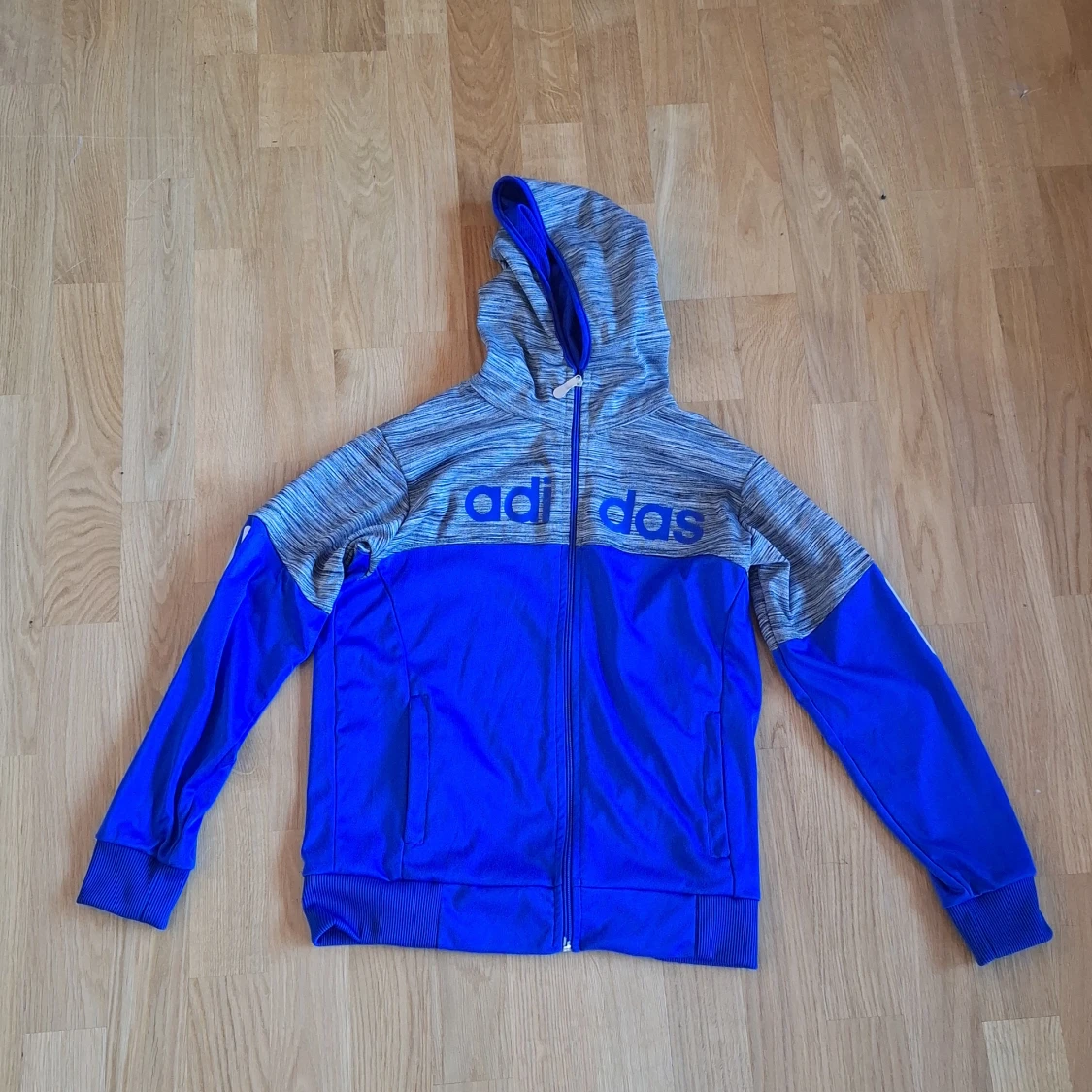 Blå och grå Adidas tränings zip hoodie 