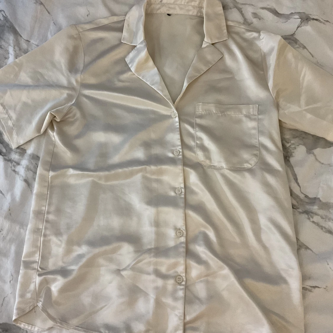 Silkesblanka vita pyjamasshorts - 2