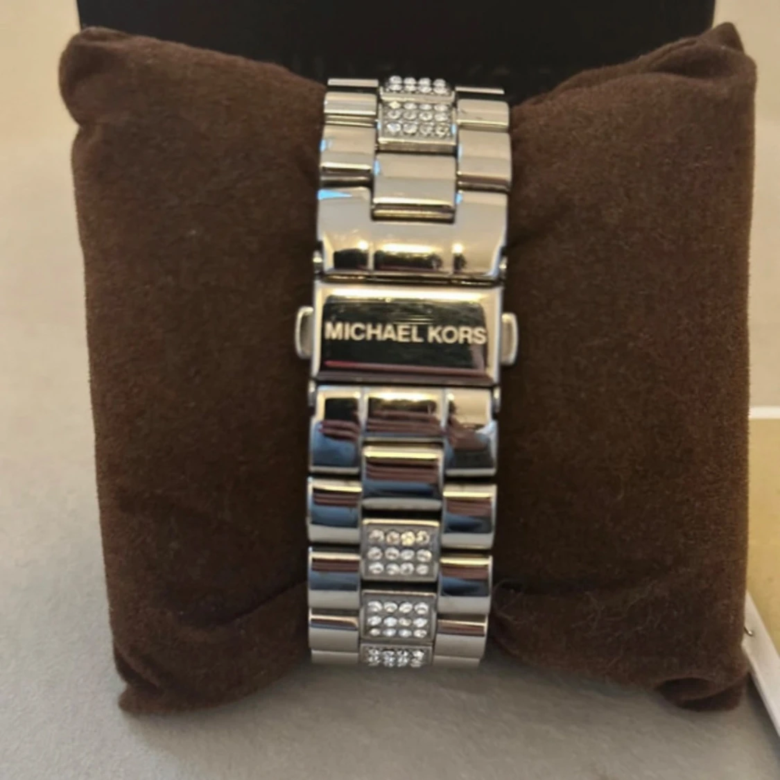 Silverfärgad Michael Kors klocka med stenar - 3