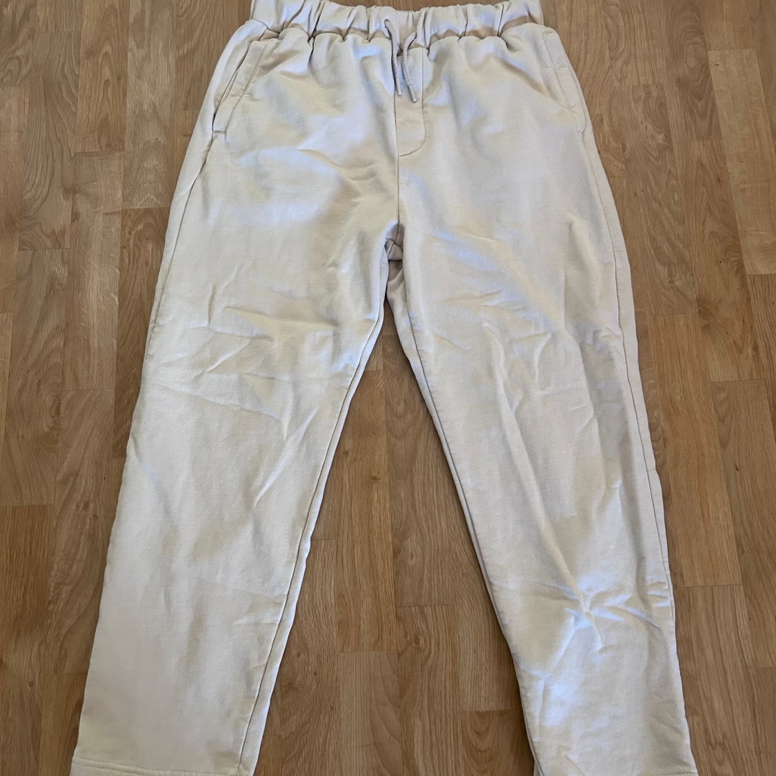 Beige mjukisbyxor från Xside