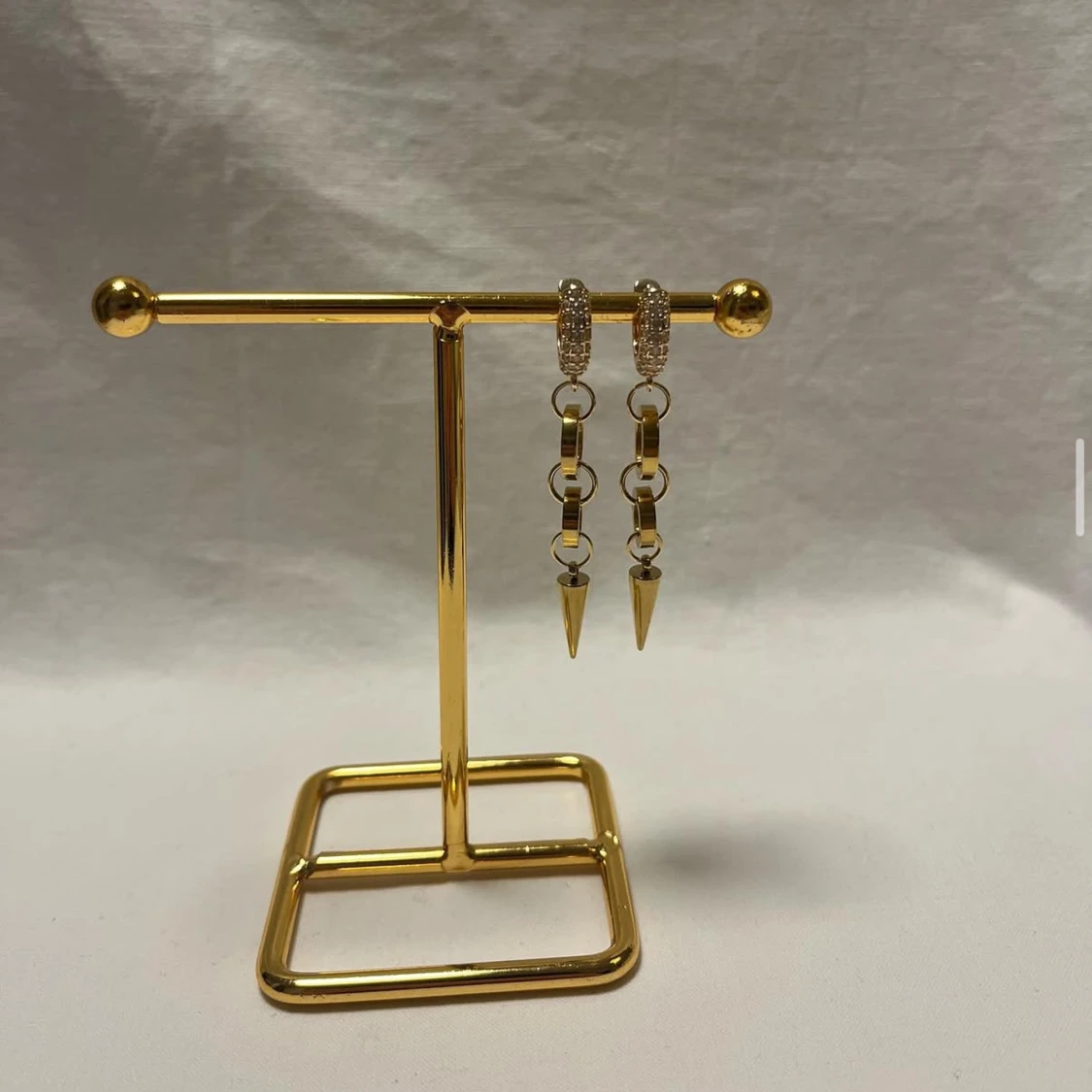 Guldiga statement örhängen med kedjor - 1