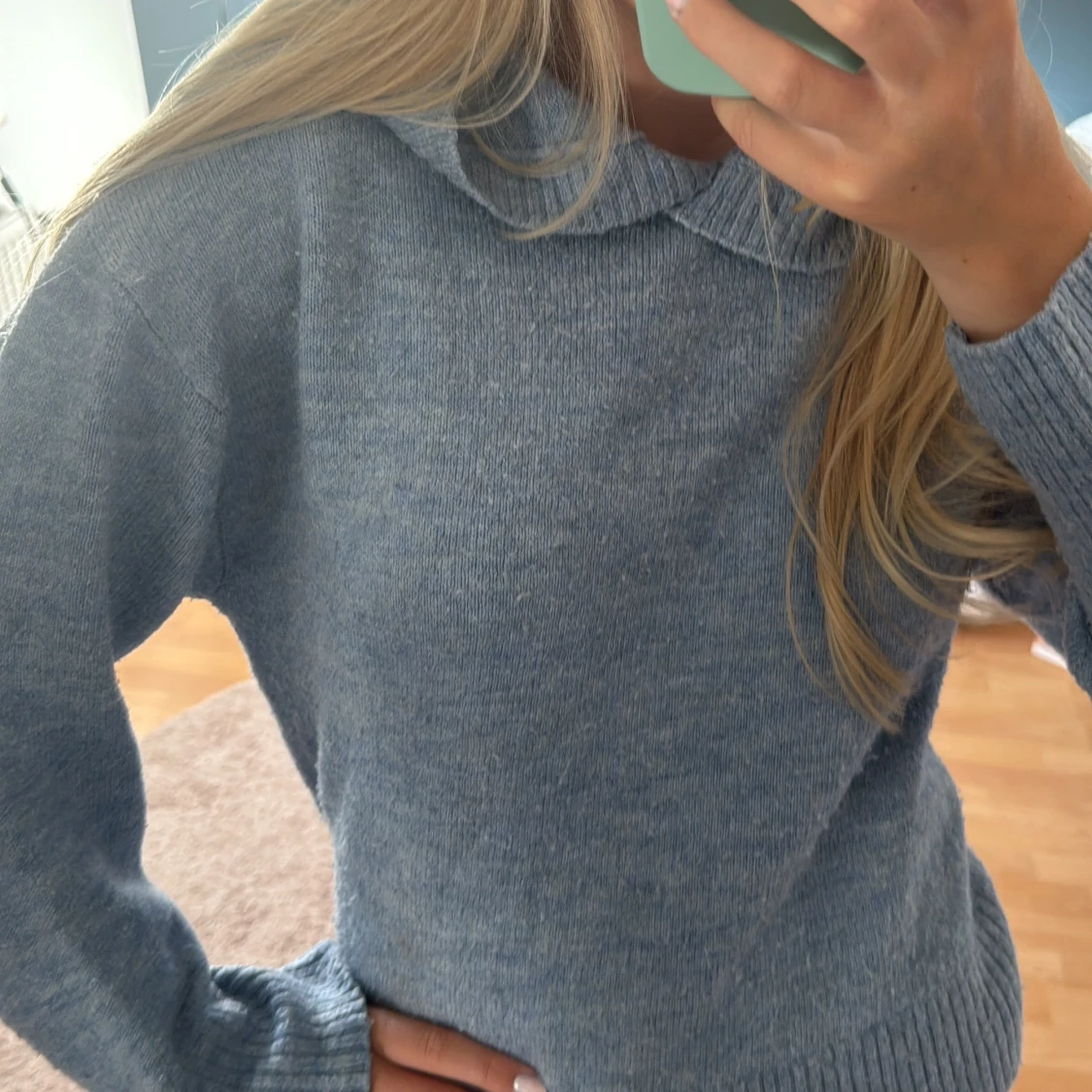 Ljusblå stickad hoodie  - 1