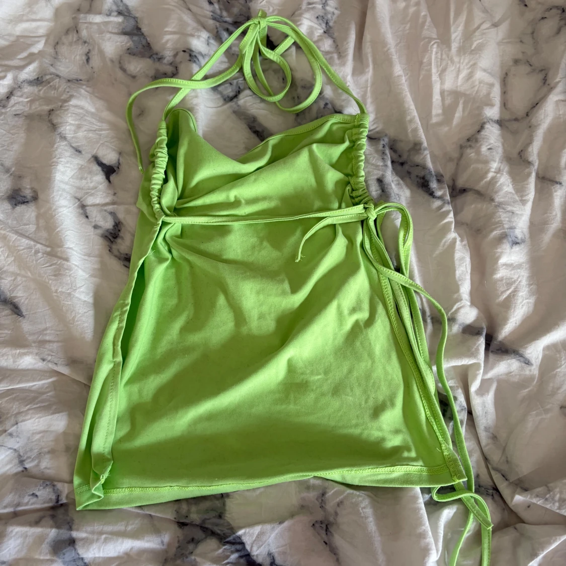 Limegrön linnetopp med knyt - 1