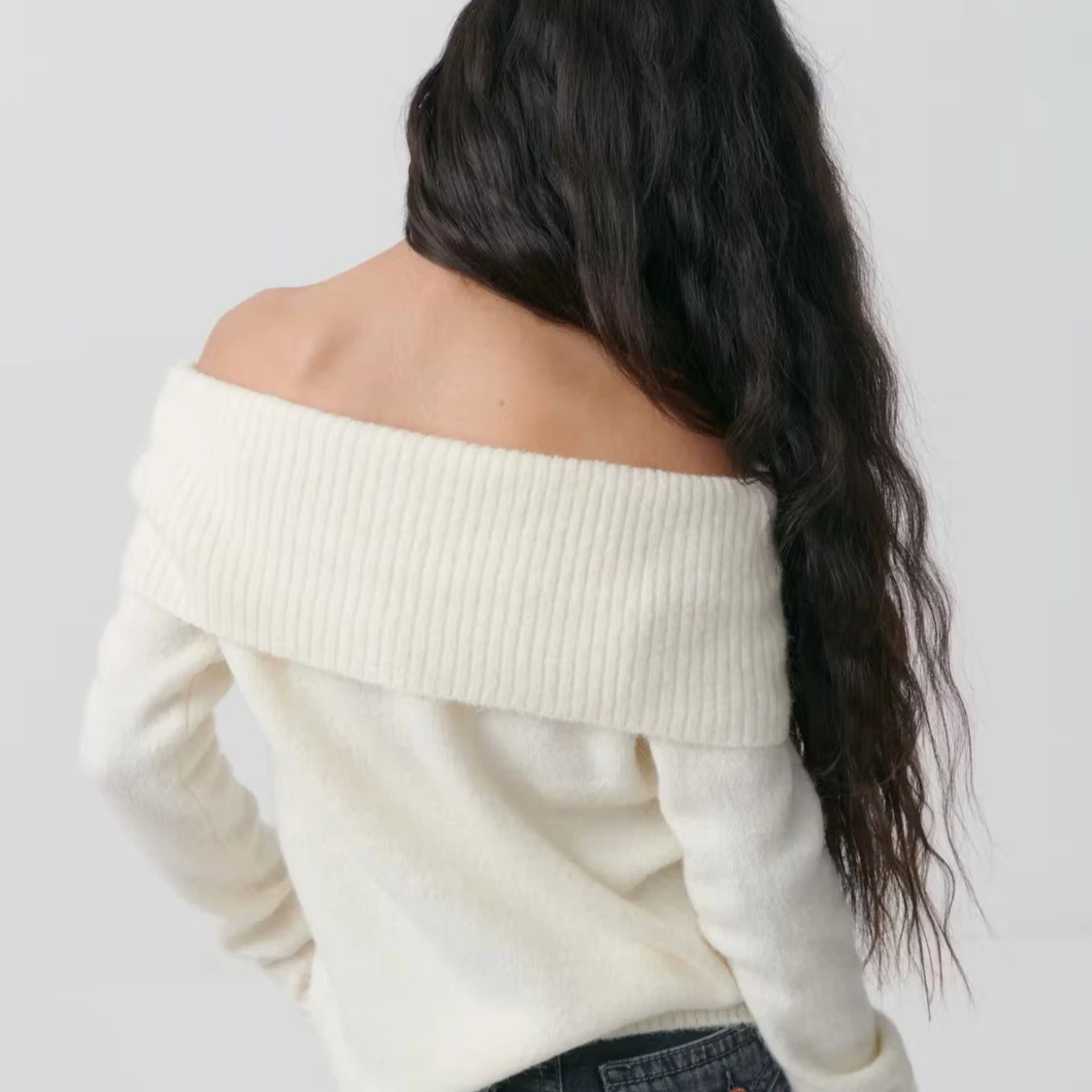 Offshoulder stickad vit tröja - 1