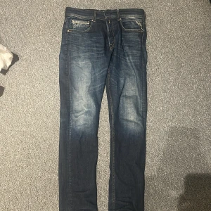 Replay Grover Jeans - Replay jeans sparsamt använda, snygg wash på låren