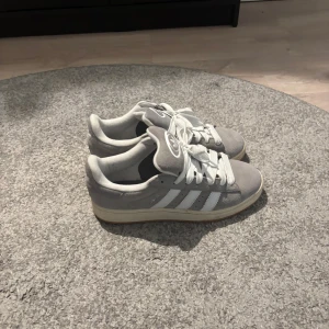 Adidas campus - Säljer mina adidas campus i storlek 42 bra skick 