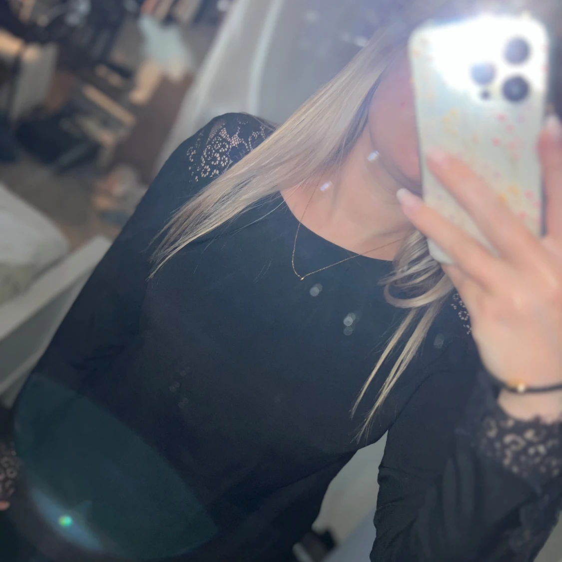 Svart blus med spetsdetaljer Vero Moda - 2