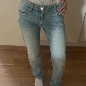  ljusblå jeans straight fit - Använd 1-2 gånger. 