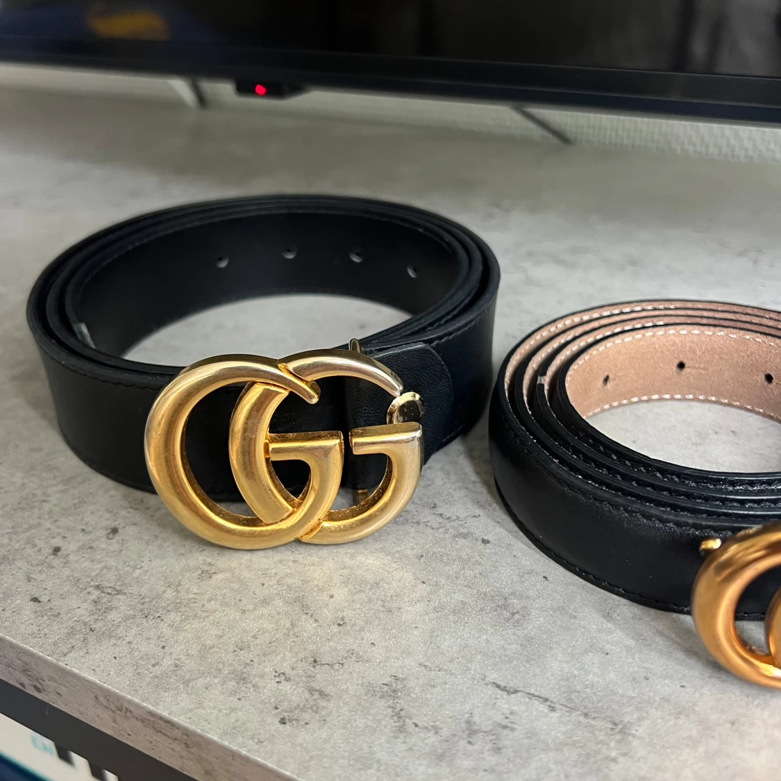 Svarta läderskärp med GG-spänne - 1