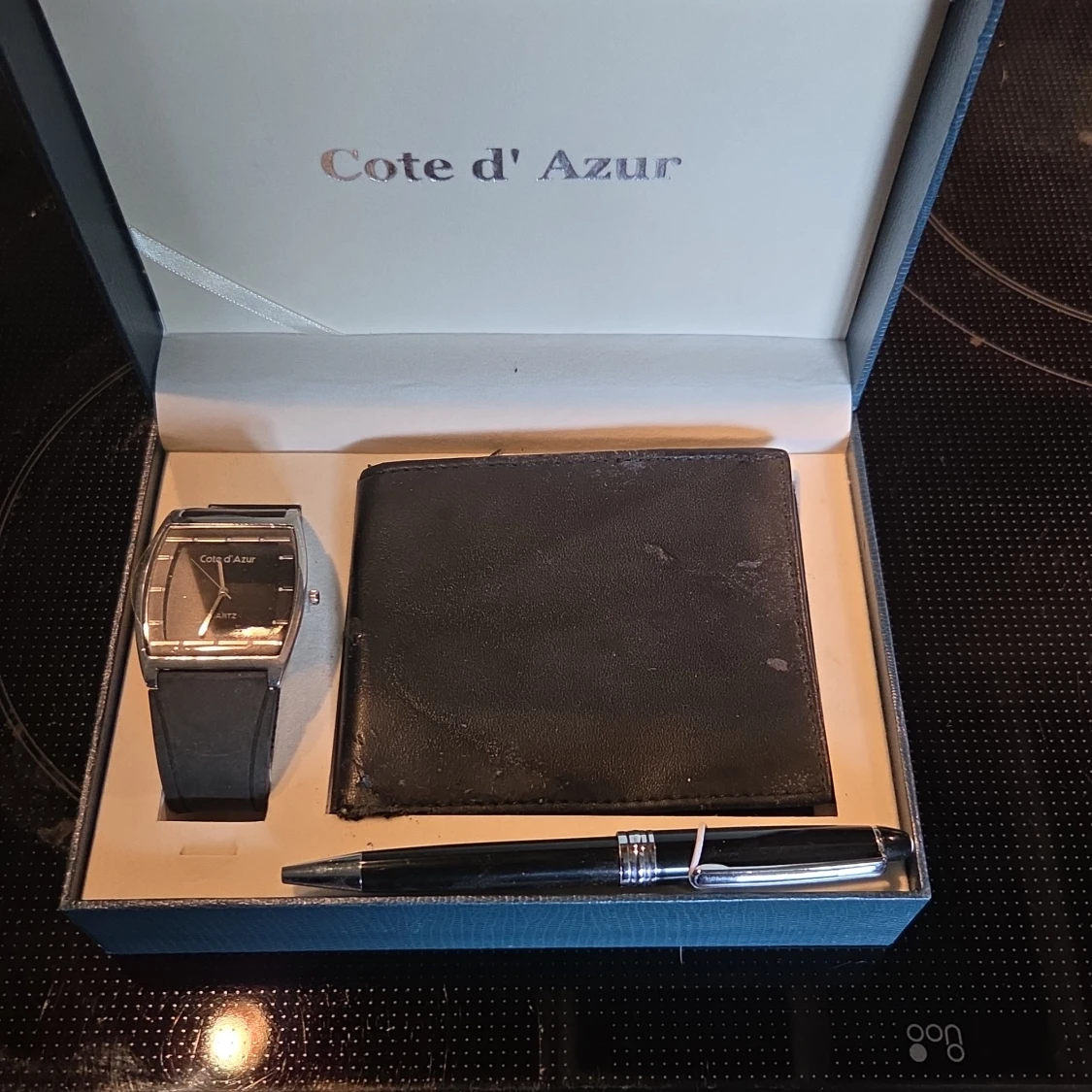 Svart klocka från Cote d'Azur